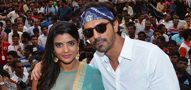 Arjun Rampal and Aishwarya Rajesh launch 'Aala Re Aala Ganesha' from 'Daddy' at Dahi Handi celebrations