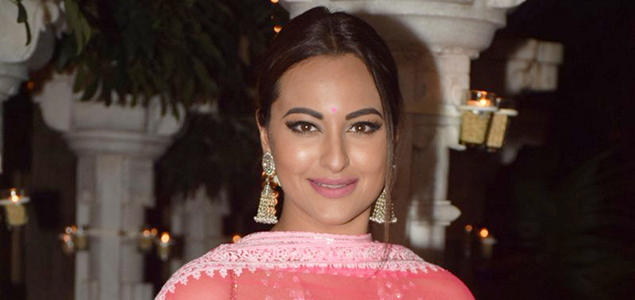 Celebs grace Anil Kapoor's Diwali bash