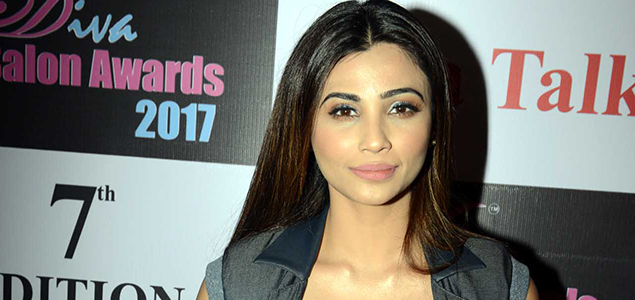 Daisy Shah graces 'I Diva Salon Awards 2017'