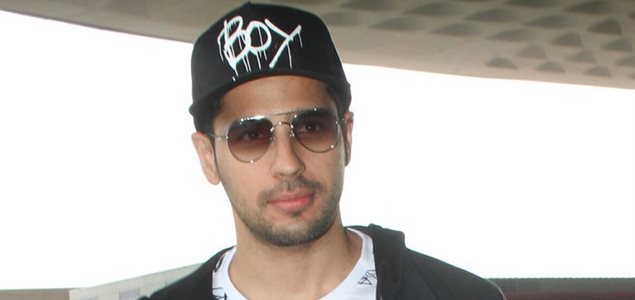 Jacqueline Fernandez, Sidharth Malhotra, Ileana D'Cruz and Kanika Kapoor snapped at the airport