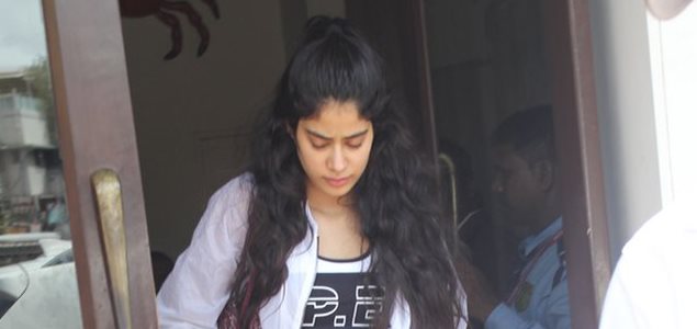 Jahnavi Kapoor snapped at Bastian in Bandra