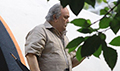 Rishi Kapoor snapped while shooting for his film '102 Not Out' in Mumbai - 102 Not Out