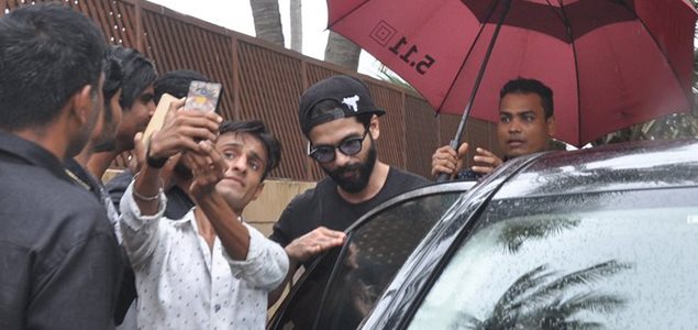Shahid Kapoor & Ishaan Khattar snapped at Juhu