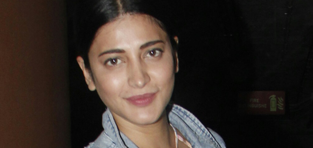 Shruti Haasan snapped at the airport with her boyfriend