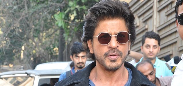 Shah Rukh Khan snapped at Mannat during Raees promotions