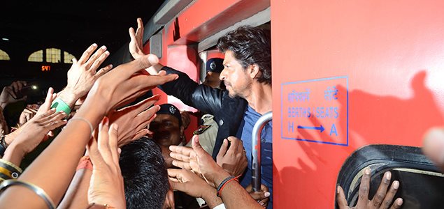 Shah Rukh Khan snapped at Bombay Central as he departs for New Delhi