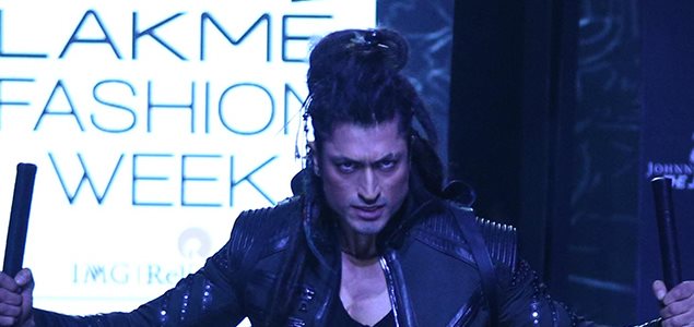 Vidyut Jammwal walks for Asa Kazingmei at Lakme Fashion Week 2017