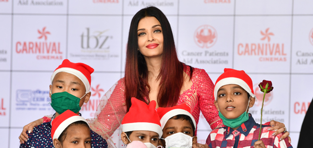 Aishwarya Rai Bachchan celebrates Christmas with cancer affected kids