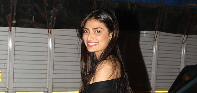 Athiya Shetty snapped post dinner with friends in bandra