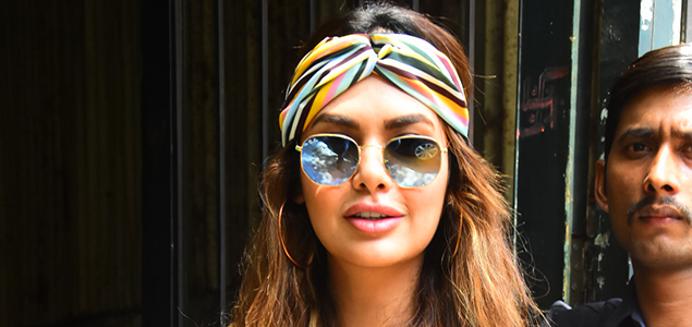 Esha Gupta spotted at Pali Village Cafe in Bandra