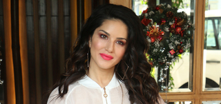 Sunny Leone spotted at Hoot, Juhu for a photoshoot