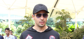 Sidharth Malhotra snapepd at the airport