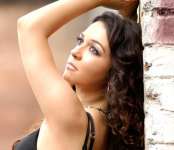 Nauheed Cyrusi happy playing small roles 