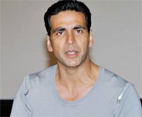 Akshay waiting for Twinkle to see Oh My God