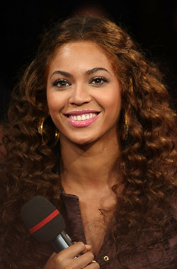 Knowles backs out of A Star Is Born