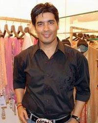 Chopra had to shoot Katrina in chiffon sari: Manish Malhotra