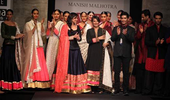 Vibrant colours, cutworks dominate Nachikets WIFW show