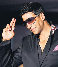 Akshay wants to give Khiladi title to son Aarav