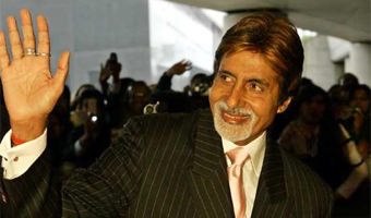 Big B reminisces about Yash Chopra