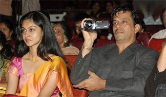 Arjuns daughter to make her debut in Kollywood