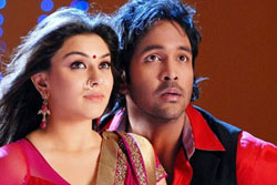 Vishnu Manchus Endhinum Ready opens with a bang