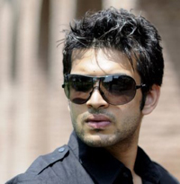 Not uncomfortable with Kritika: Karan Kundra