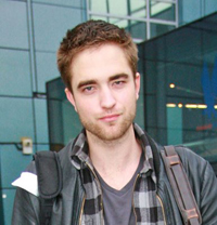 Friends want Pattinson to dump Stewart?