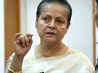 Raakhee took sitar lessons from Ravi Shankar