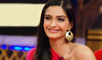 Sonam Kapoors clothes on auction for charity