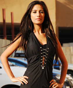 Poonam Pandey to don bikini for film song?