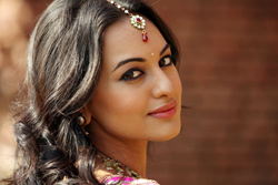 Salman criticizes me in positive way: Sonakshi Sinha