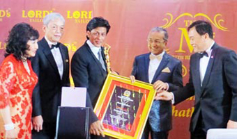SRK receives BrandLaureate Legendary Award