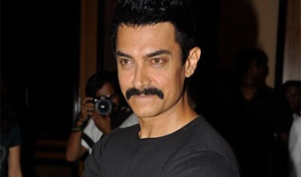 Aamir Khan turns 47, celebrates with journos
