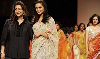 Amy dazzles as princess in Indian attire