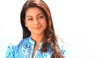Juhi plays tedhi mummy