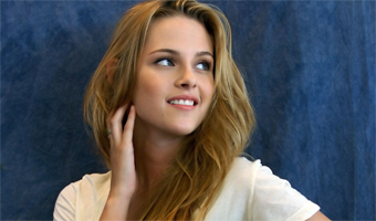 Kristen Stewart makes cameo in mothers film