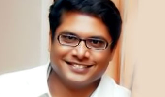 Bharathirajas son Manoj plays villain in Kadhal Theevu