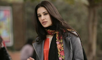Nargis denies signing Nikhil Advanis film