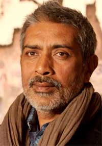 Prakash Jha ties up with Eros