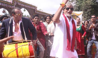 Big B dances to Kammo in RGVs Department