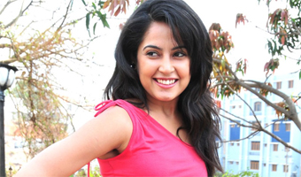 Disha plys lovelorn wife in Chikki Mukki