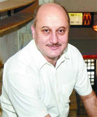 Anupam pays smiling tribute to late father in Shimla