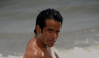 Tusshar does a John in Kyaa Super Kool Hain Hum