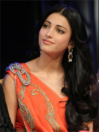 Shruti Haasan learns guitar 