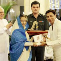 Bhandarkar, Benegal honoured with Hindi promotion award