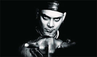 Suraj Jagan sings first Gujrati rock song 