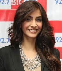 B town wishes love, luck for Sonams birthday