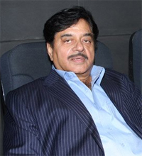 Shatrughan Sinha stable, but gets breathless