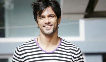 Twists and turns break shows monotony: Anuj Sachdeva