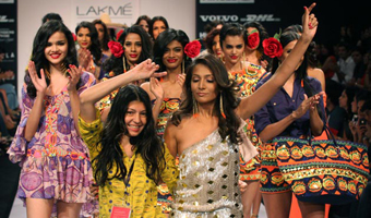 Shivan & Naresh, Swapnil Shinde use lasers in LFW show